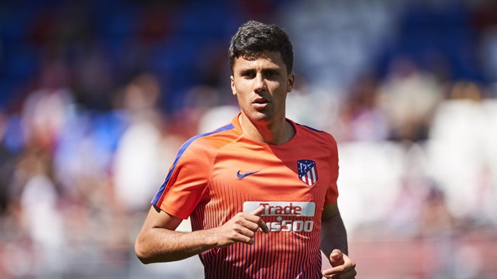 Man City sau thời gian im ắng đã trở lại với bom tấn không hề kém cạnh mang tên Rodrigo Hernández. Nửa xanh thành Manchester đã bỏ ra khoảng 62.8 triệu euro để có được ngôi sao 23 tuổi.