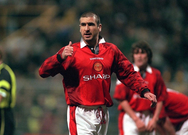 3. Eric Cantona: Eric Cantona là một trong những người đội trưởng huyền thoại của Manchester United. Danh thủ người Pháp góp công rất lớn trong việc đưa MU trở lại thời kỳ đỉnh cao và trở thành thế lực đáng gờm của bóng đá Anh. Tài sản cựu sao số 7 để lại là 82 bàn trong 185 trận đấu.
