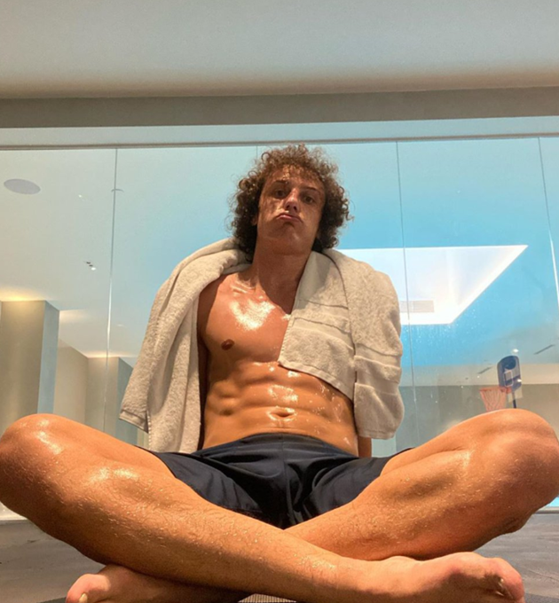 David Luiz thì cũng tranh thủ thời gian để nghỉ ngơi sau thời gian dài chinh chiến và chuẩn bị tinh thần cho chặng đường tới.