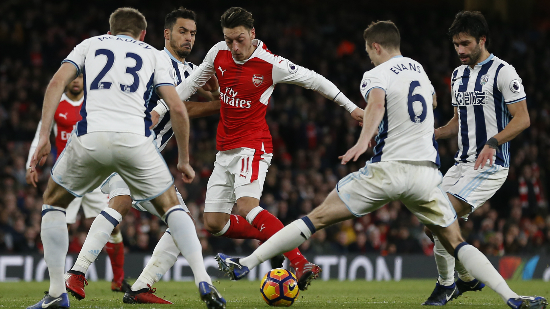 Ozil vẫn là trụ cột của Pháo Thủ