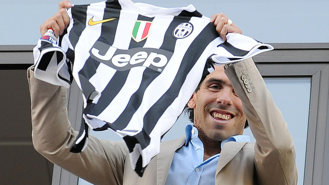 Carlos Tevez từng chọn juventus làm bến đỗ vào những năm 2013–2015