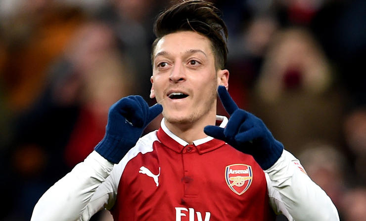 Ozil sẽ giúp Mourinho có hàng công chơi mềm mại hơn.