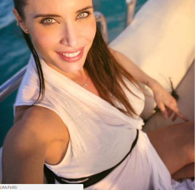 Người tình Pilar Rubio hơn 8 tuổi, cô đẹp một cách ma mị và vô cùng hấp dẫn.
