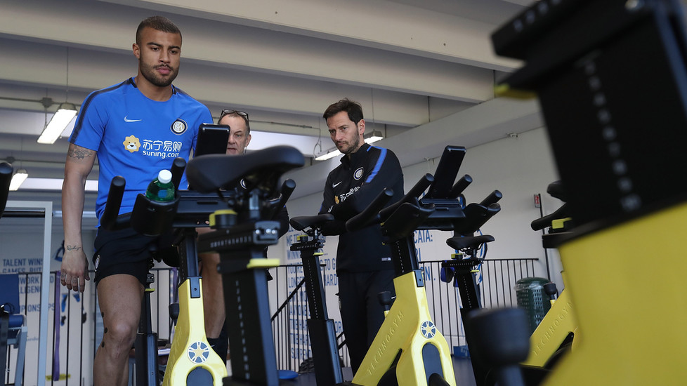 Rafinha vui như mở hội trong ngày ra mắt Inter - Bóng Đá