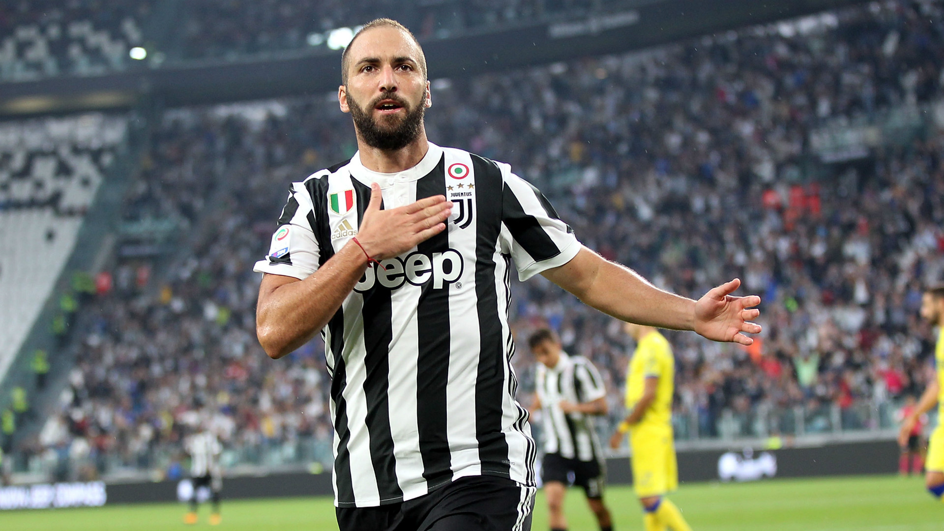 Higuain luôn biết cách tận dụng cơ hội ở mọi lúc.