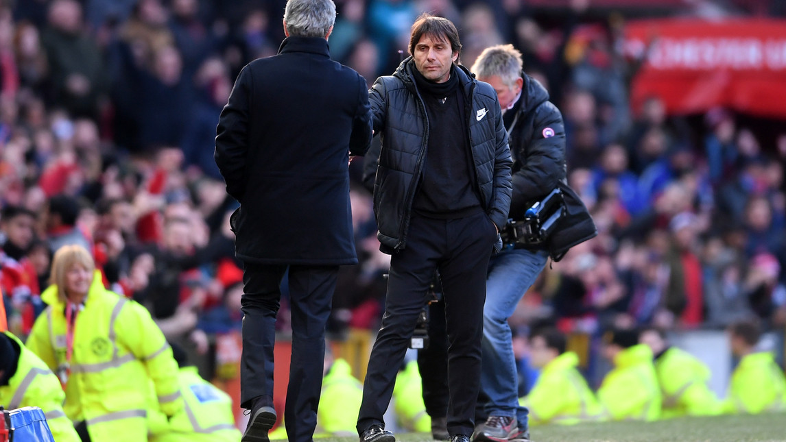 Mourinho - Conte: Người lạ ơi, xin hãy cho tôi mượn... bàn tay - Bóng Đá