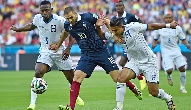 Những thủ đoạn 'lầy' nhất làm xấu mặt làng túc cầu (Phần 1) - Bóng Đá