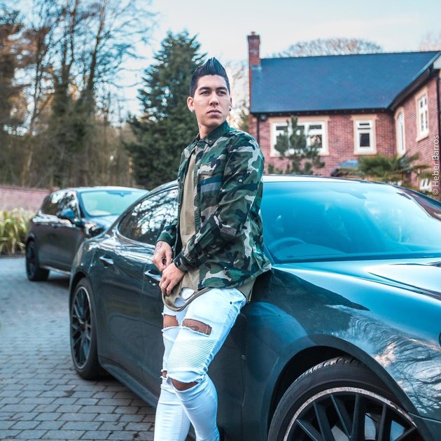 Firmino lại yêu thích phong cách đường phố và độc đáo.