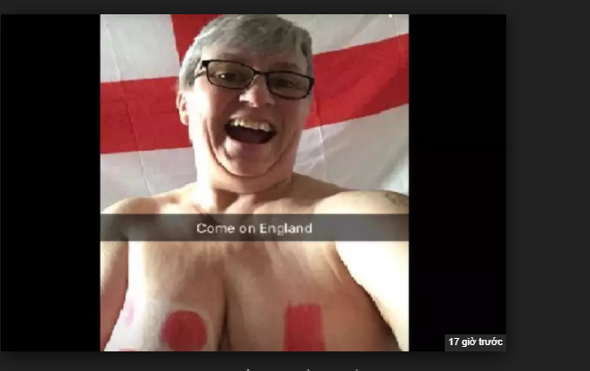 Phụ nữ U60 khoe ngực trần cổ vũ tuyển Anh - Bóng Đá