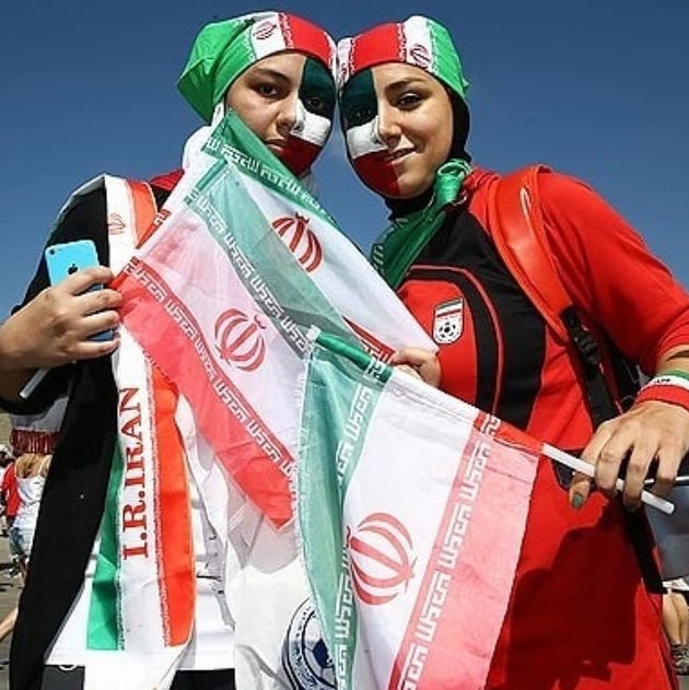Phát cuồng với vẻ đẹp nóng bỏng của hội chị em mê Iran - Bóng Đá