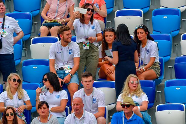 Dàn WAGs tuyển Anh khoe sắc trên khán đài trận Panama - Bóng Đá