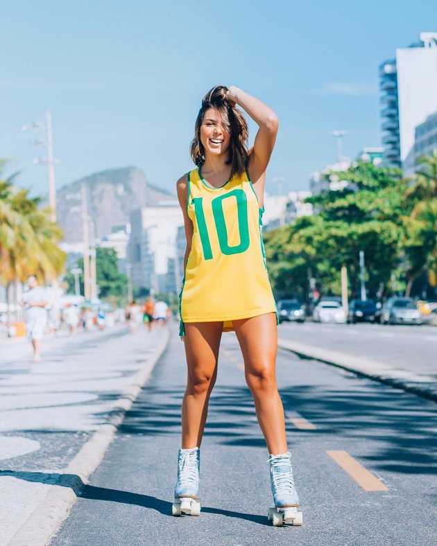 Stella Villela - Mỹ nữ nóng bỏng đơn phương Neymar - Bóng Đá