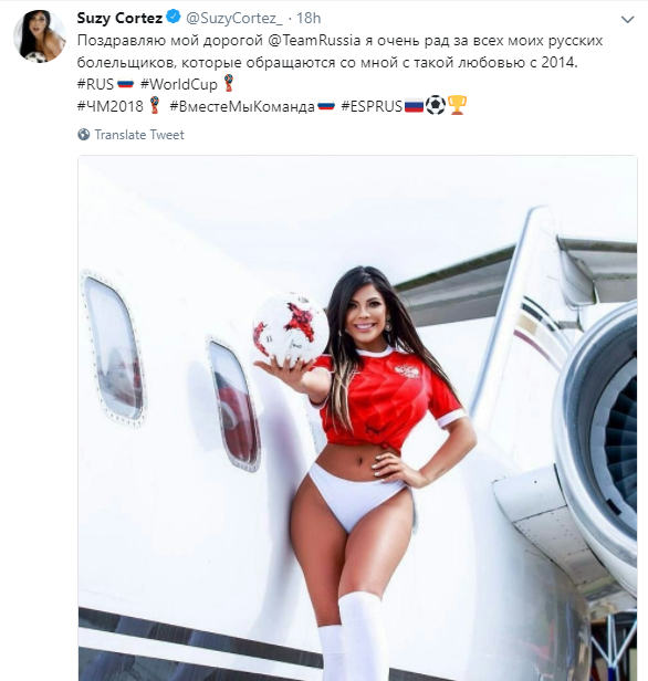 Cô nàng đăng ảnh cổ vũ Nga trên Twitter.