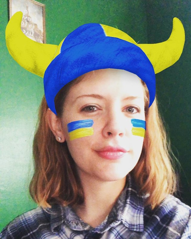 Mất hồn với dàn fan nữ hở bạo của Thụy Điển - Anh - Bóng Đá