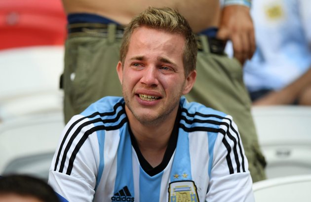 Đớn đau với những giọt nước mắt trên khán đài World Cup - Bóng Đá