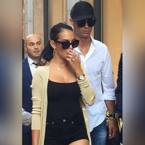 Chưa sang Juve được lâu, Ronaldo và bạn gái đã 'tấn công' thành Milan - Bóng Đá
