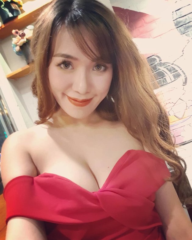 Hotgirl ngực khủng đòi cưỡng hôn U23 Việt Nam gây sốc với ảnh hở bạo - Bóng Đá