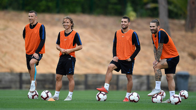 Tập trung cùng tuyển, đội trưởng Modric nhận quà khủng - Bóng Đá