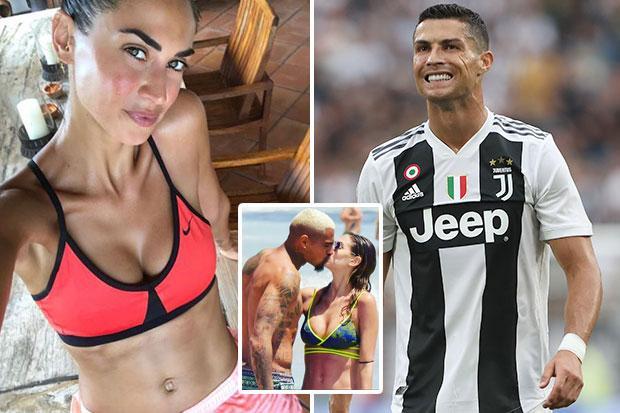 Cristiano Ronaldo: Từ soái ca vạn người mê đến trò cười của loạt 'bom sex' - Bóng Đá
