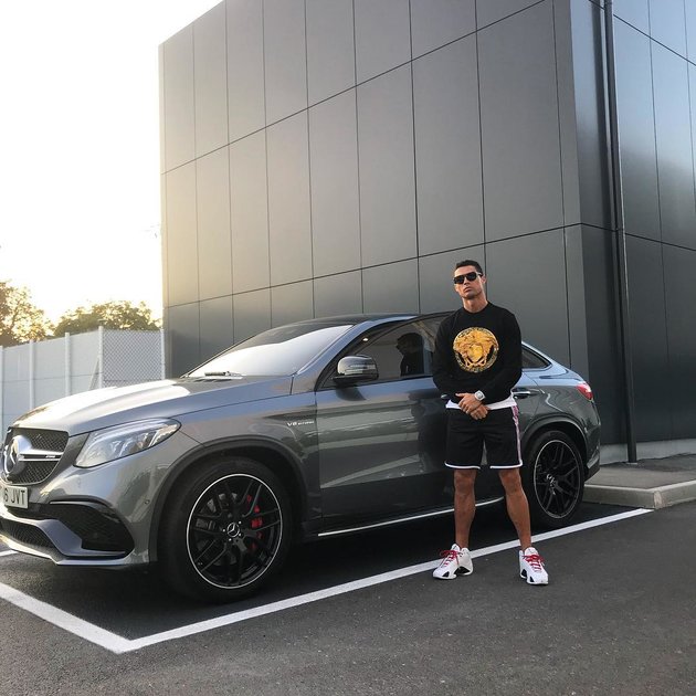 Không lên tuyển, Ronaldo đi đâu làm gì? - Bóng Đá