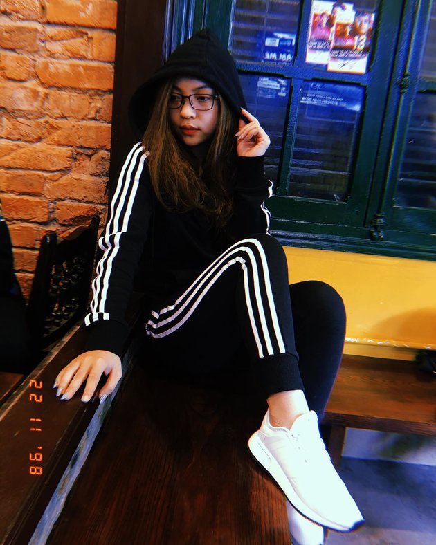 Bộ trang phục thể thao năng động.