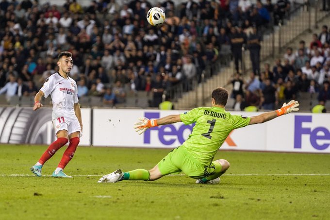 Cựu sao M.U toả sáng, Sevilla đại thắng Qarabag ngay tại Azersun Arena - Bóng Đá