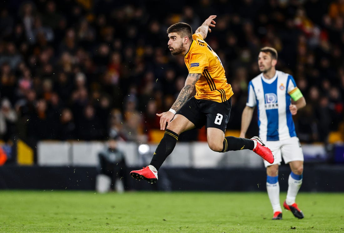 Đó là oha "nã đại bác" tầm xa của Ruben Neves, một trong nhưng sở trường rất dị của chân sút này.