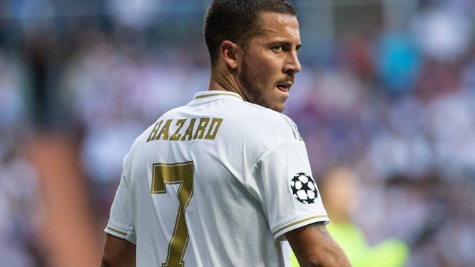Daily Star trích dẫn những lời miệt thị mà CĐV Real dành cho Hazard: "Hắn ta là kẻ vô dụng, bất tài, lừa đảo."