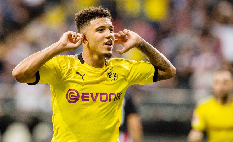 3. Jadon Sancho: "Máy chạy" người Anh chính là ngôi sao được rất nhiều đội bóng lớn hàng đầu Châu Âu quan tâm và theo đuổi. Cùng với Real Madrid, Sancho chính là chữ ký được Manchester United thèm khát.