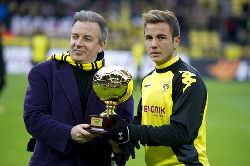 Goetze đoạt danh hiệu "Cậu bé vàng" năm 2011. Ảnh: Spiegel.