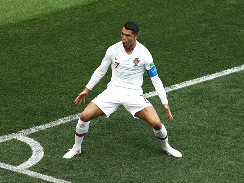 ‘Chân trái, chân phải, sút phạt, cái gì Ronaldo cũng giỏi’ - Bóng Đá