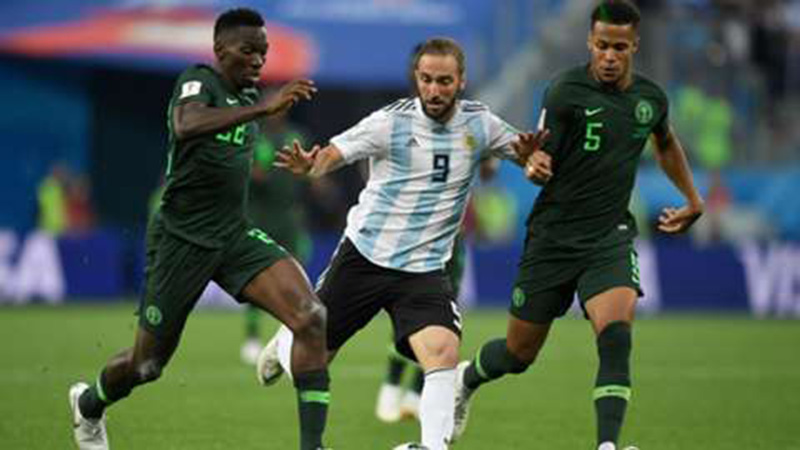 Gonzalo Higuain (giữa) vẫn chưa ghi được bàn thắng nào tại World Cup 2018.