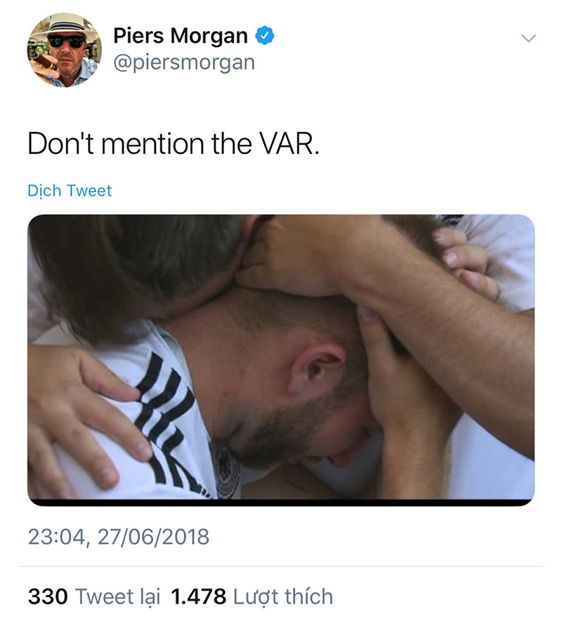 Nhà báo, người dẫn chương trình truyền hình nổi tiếng của Anh Piers Morgan cũng "xát muối" vào vết thương của "Cỗ xe tăng" khi đăng tải tấm ảnh người hâm mộ tuyển Đức rơi nước mắt cùng dòng trạng thái: "Đừng nhắc đến VAR nữa". Trong trận đấu vừa rồi, Hàn Quốc đã được công nhận bàn thắng mở tỷ số sau khi trọng tài tham khảo công nghệ VAR và quyết định Young-Gwon Kim không rơi vào thế việt vị.