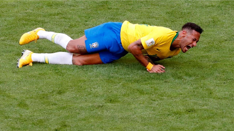 Ăn vạ quá nhiều, Neymar trở thành nỗi hổ thẹn của bóng đá - Bóng Đá