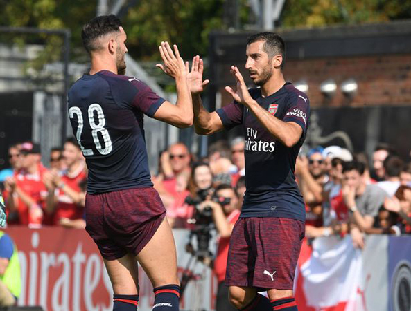 Lucas Perez (số 28) đang phải đối diện với một tương lai ảm đạm tại sân Emirates.