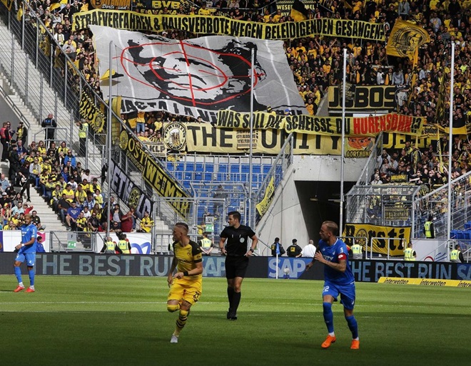 Pulisic tỏa sáng, Dortmund hòa 