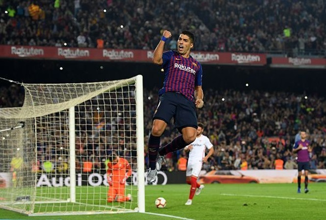 Chân sút tưởng chừng đã ở bên kia "sườn dốc sự nghiệp", Luis Suarez đã bất ngờ lấy lại phong độ trong những trận gần đây khi đóng góp 4 bàn và 5 kiến tạo cho đội bóng xứ Catalunya. Đáng chú ý, thành tích của tiền đạo người Uruguay được ghi chỉ sau 12 lần ra sân cùng Barcelona.