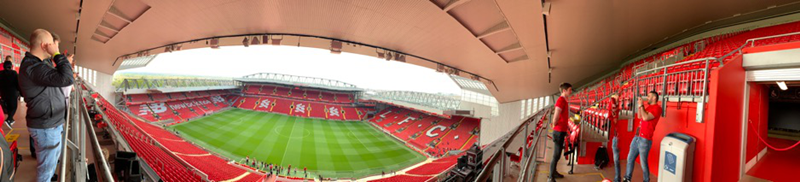 Toàn cảnh bên trong sân Anfield.