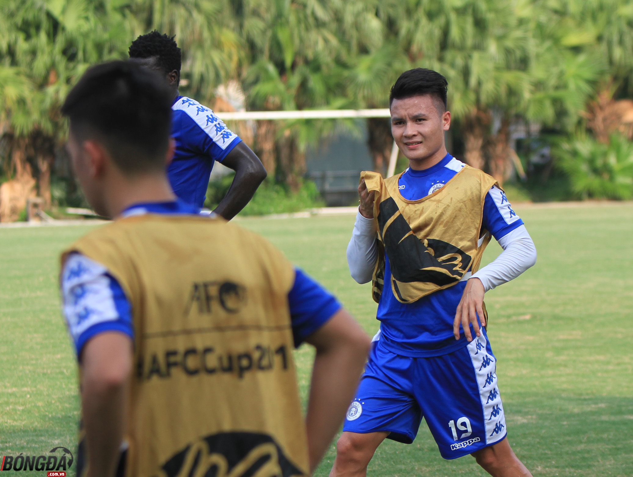 Cái tên Quang Hải chắc chắn vẫn không thể thiếu trong đội hình của Hà Nội FC. Tuy nhiên, trong buổi tập chiều nay Quang Hải đã gặp phải một chấn thương, khả năng ra sân là còn bỏ ngỏ. Ảnh: Minh Anh.
