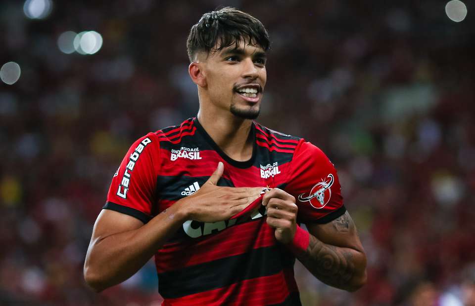 Hai ông lớn MU và Barca rất có thể sẽ bị AC Milan "hớt tay trên".