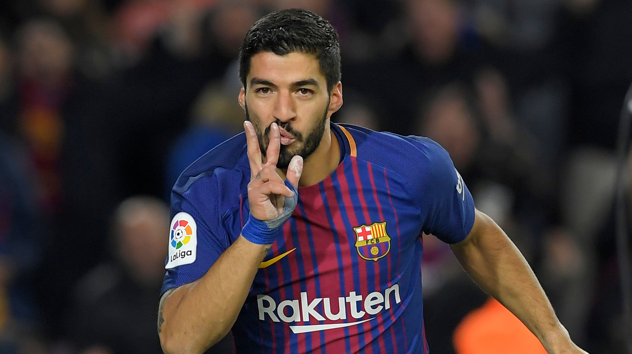 Luis Suarez: El Pistolero hay là El Inconsecuente - Bóng Đá