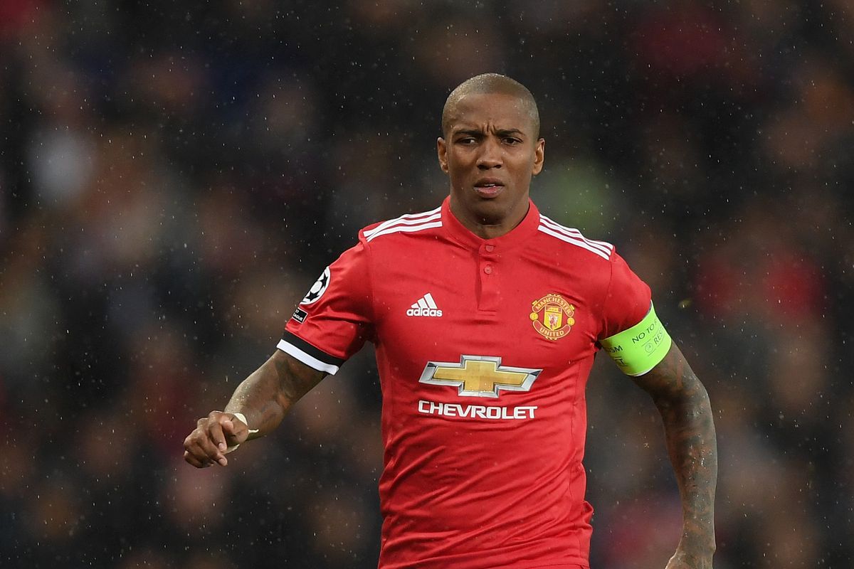 Ashley Young l Jose Mourinho favourite confirms he wants contract extension at Man United - Bóng Đá