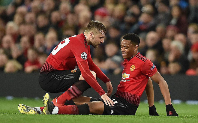 Ferdinand hints TWO players at fault for PSG defeat - Bóng Đá