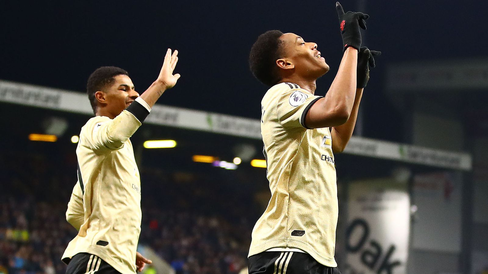 Tâm tình fan Man Utd sau chiến thắng kết thúc thập kỷ - Bóng Đá