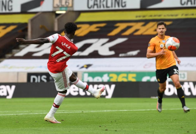 Tuy nhiên Pháo Thủ không phải chờ đợi lâu. 8 phút sau, Bukayo Saka đã làm nức lòng người hâm mộ Arsenal bằng bàn mở tỷ số ngoạn mục.