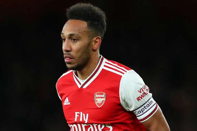 Trước thềm trận đấu với Arsenal vừa qua, ông chia sẻ: Tôi nói 'vui buồn lẫn lộn' về việc cậu ấy gia hạn vì ở góc độ 1 đối thủ phải đối mặt Aubameyang, chuyện đó khiến công việc của Liverpool khó khăn hơn rất nhiều."