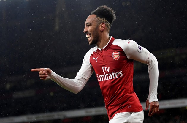 Với sự thăng hoa đang có được, Aubameyang hứa hẹn sẽ tiếp tục là nguồn hỏa lực chính của Pháo thủ. Liệu những dấu mốc nào, kỷ lục nào sẽ được tiền đạo 31 tuổi thiết lập nên trong mùa 2020/21? Hãy cùng chờ xem!