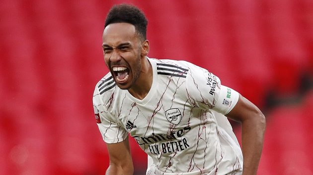 Ngay trong trận khai màn gặp Fulham, Aubameyang đã nổ súng với một siêu phẩm vẽ cầu vồng tuyệt đẹp.