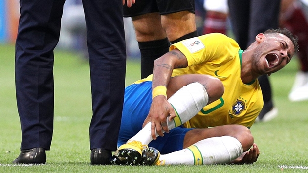 'Diễn sâu' trong trận đấu, Neymar nhận chỉ trích từ HLV Mexico - Bóng Đá