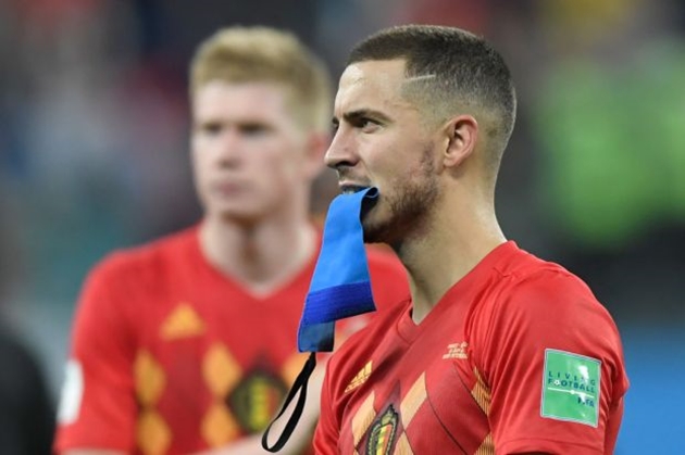 Barcelona và Real Madrid đang cạnh tranh nhau trong thương vụ chiêu mộ Eden Hazard.